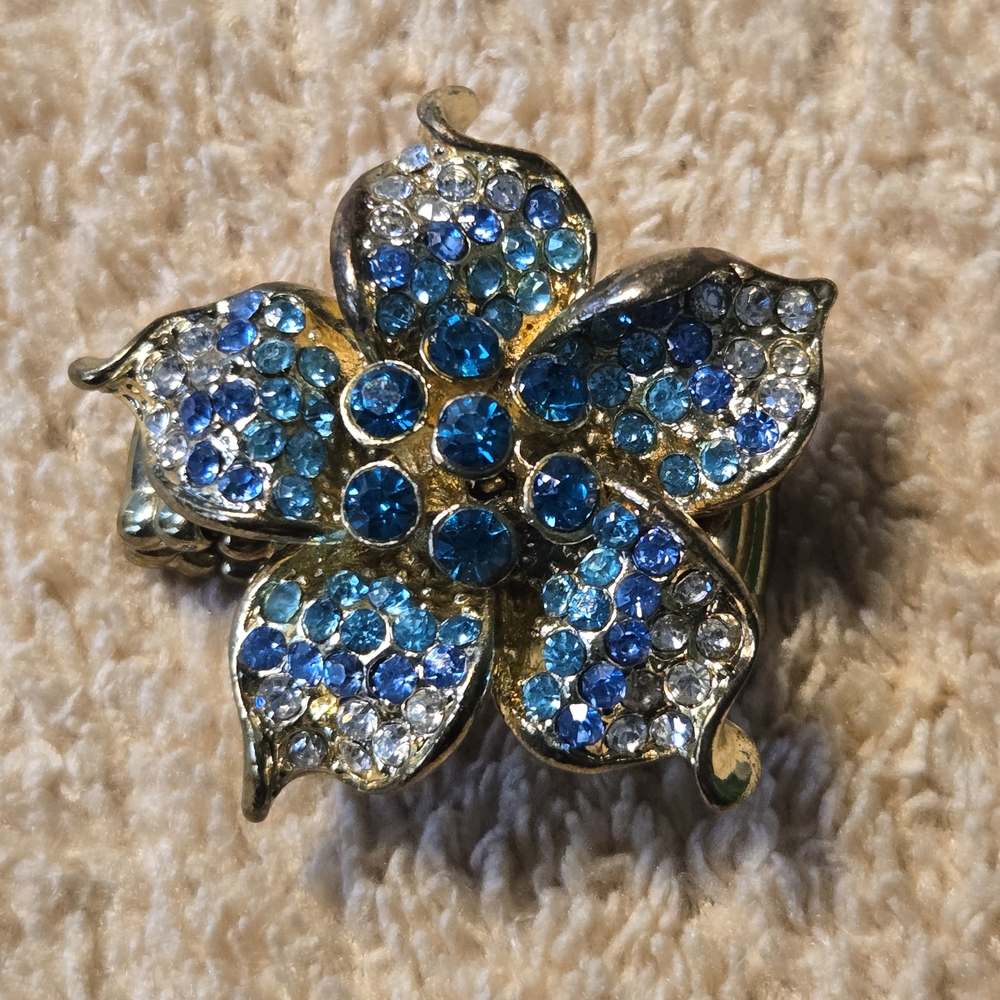 Blue and Silver Floral Pendant - Picture 2 of 3